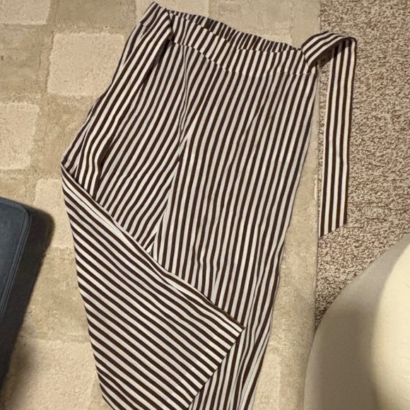 Striped Linen Capri Pants - Picture 1 of 2